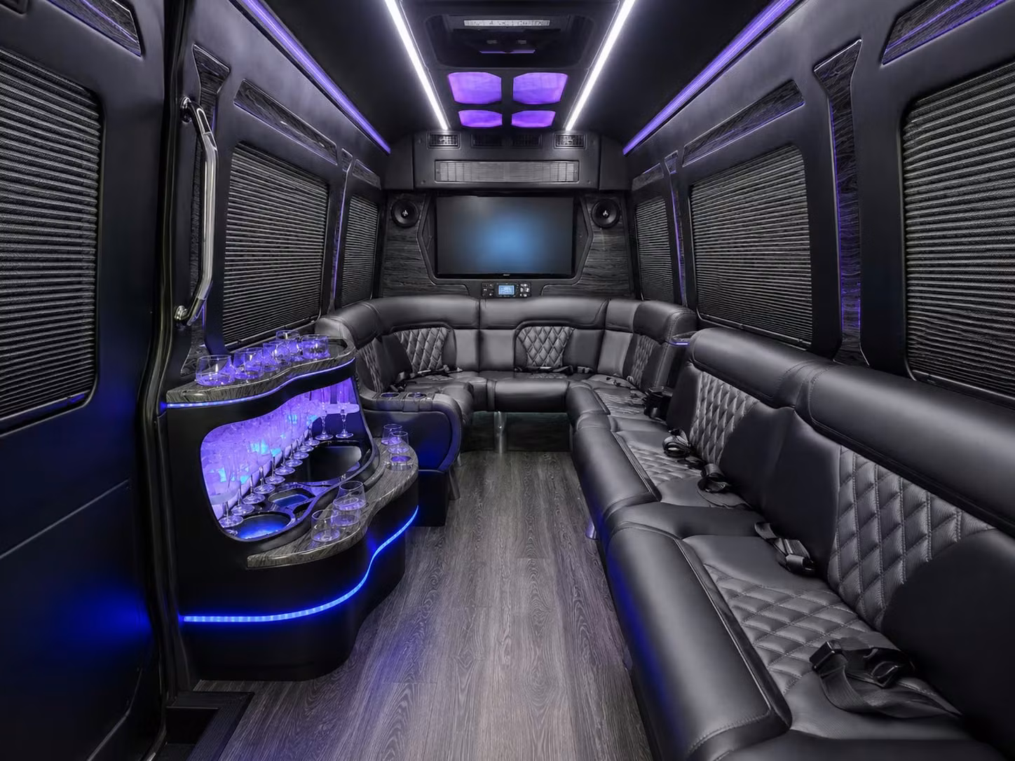 airport employee shuttles to austin straubel international airport