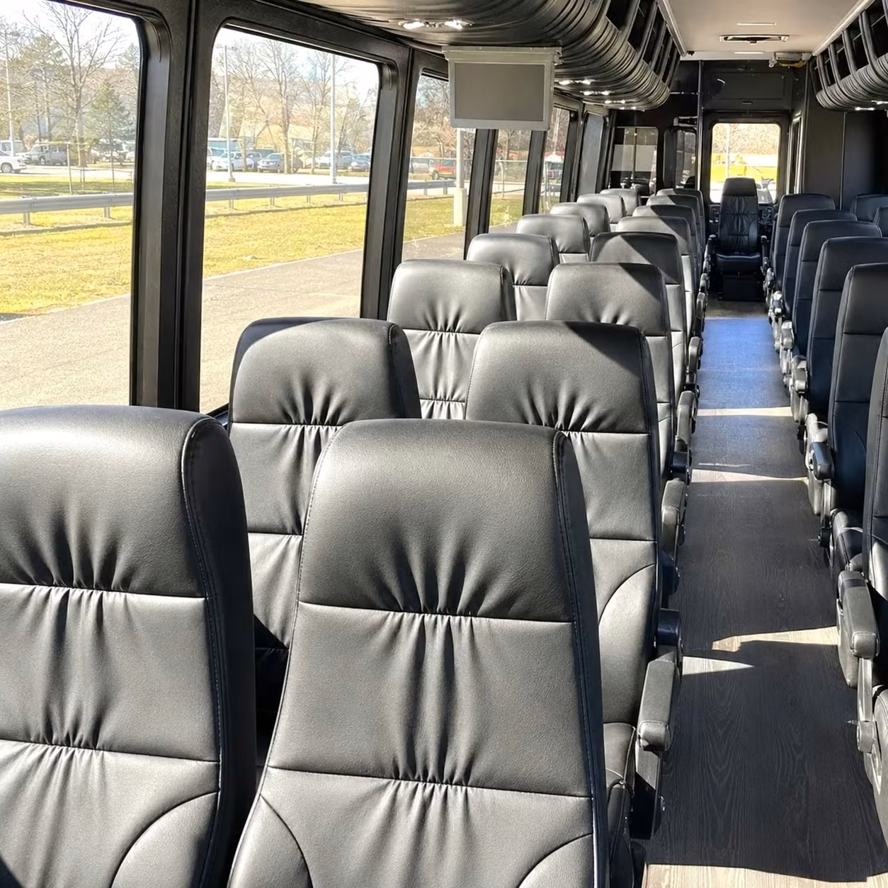 green bay 25 passenger minibus rental