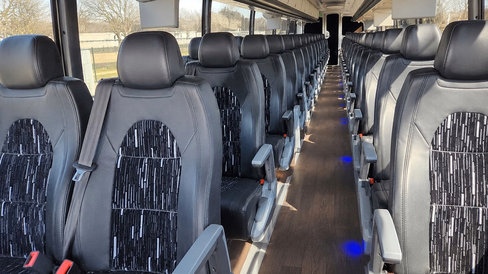 shuttle guests between green bay hotels and your wedding venue without the headache